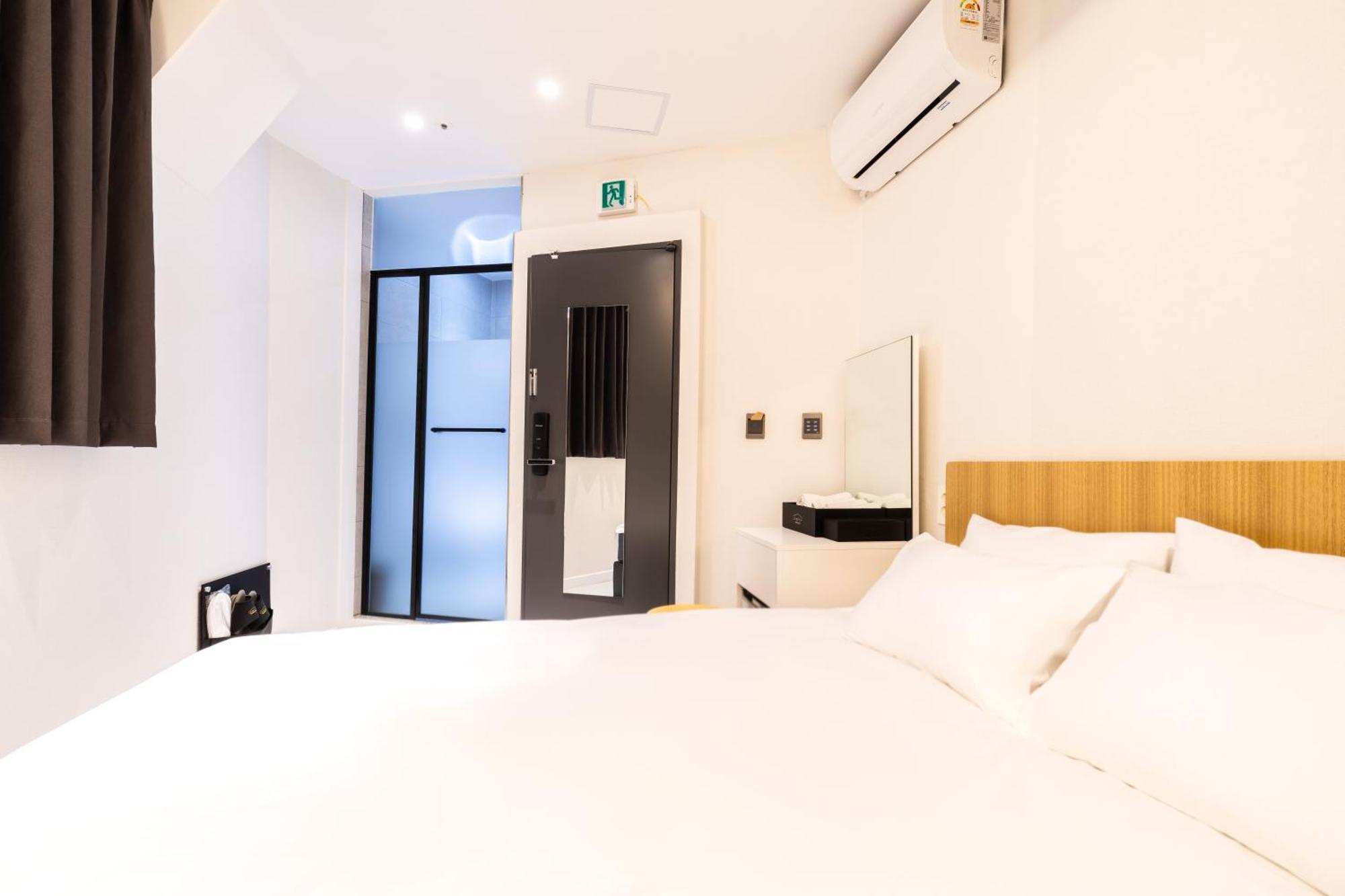 U Stay Myeongdong Сеул Экстерьер фото