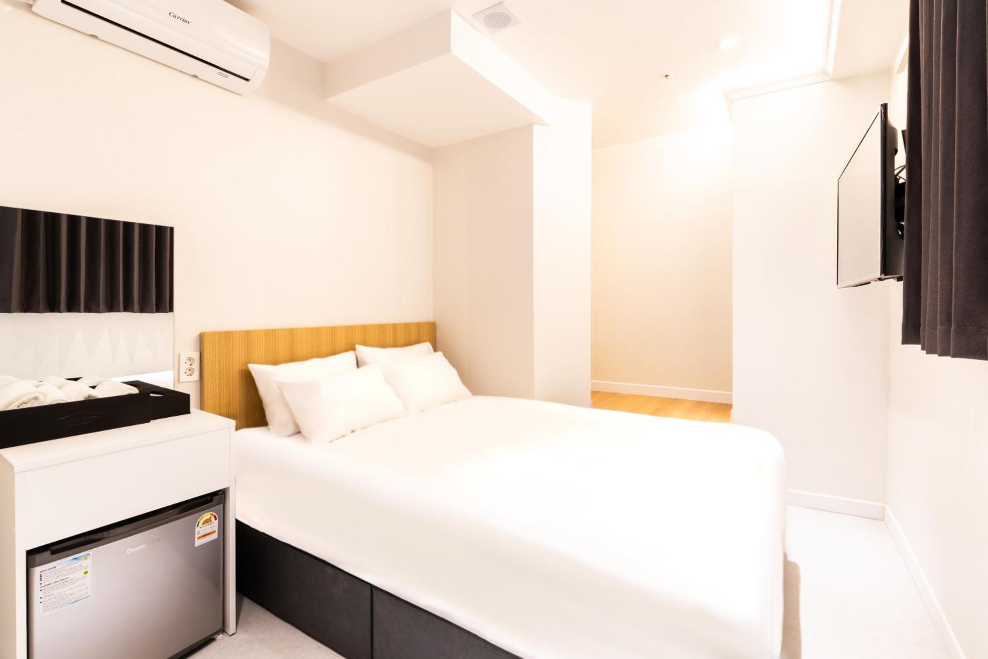 U Stay Myeongdong Сеул Экстерьер фото