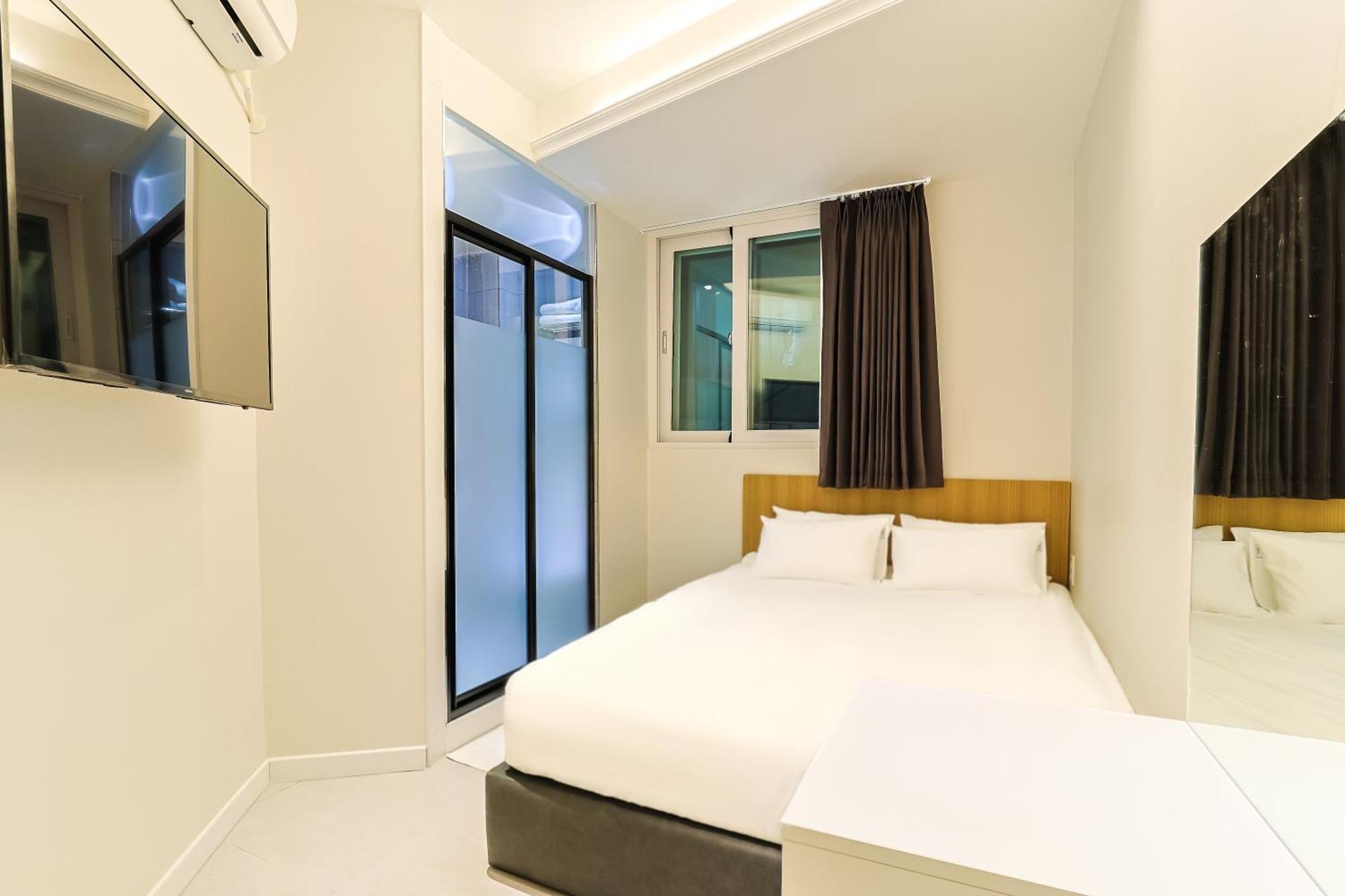 U Stay Myeongdong Сеул Экстерьер фото