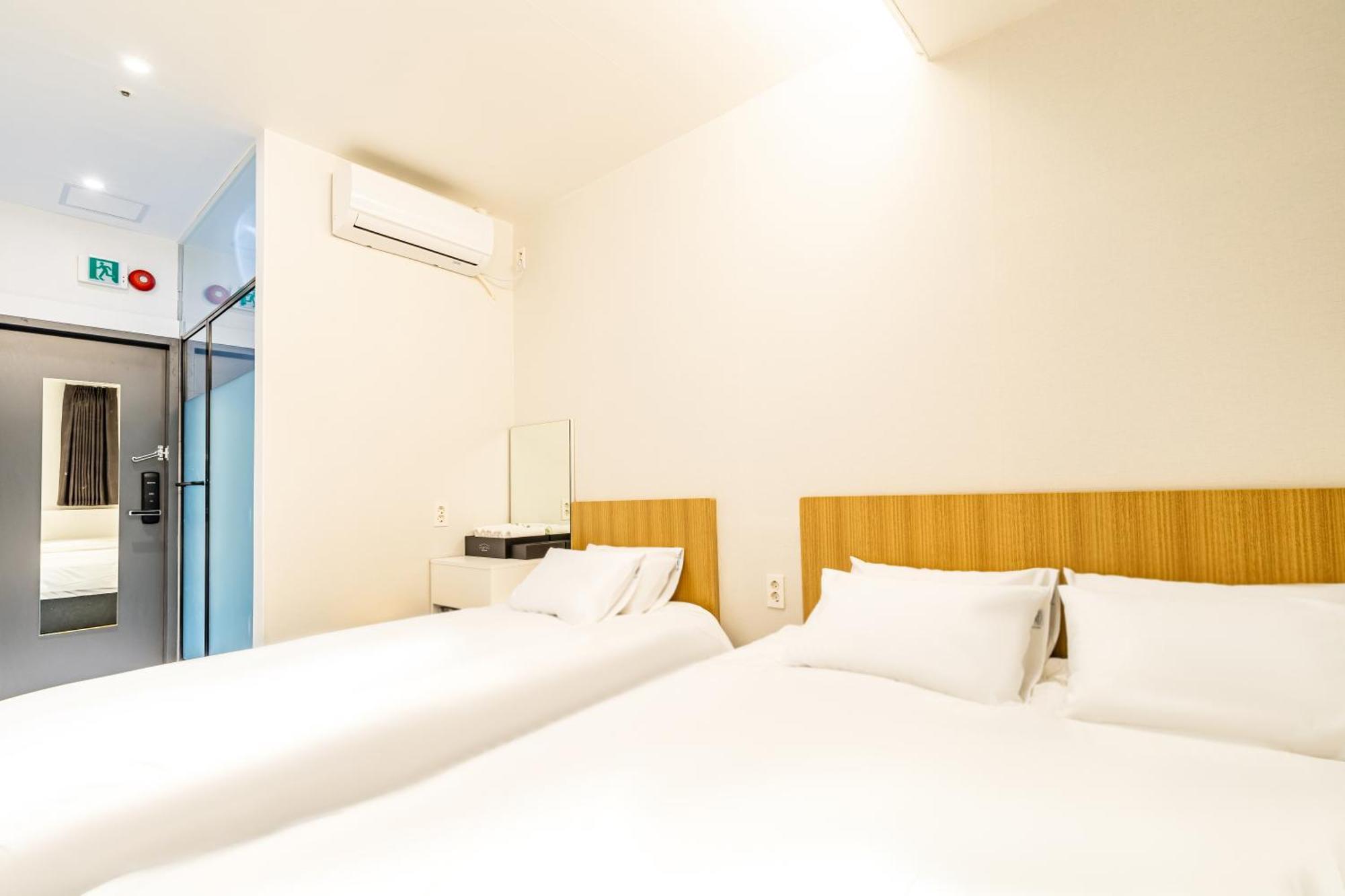 U Stay Myeongdong Сеул Экстерьер фото